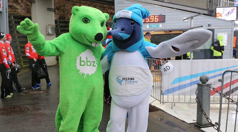 Das Maskottchen der Veltins Eisarena und das vom bbz