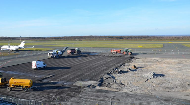 Sanierungsarbeiten auf dem Vorfeld des Airport Paderborn-Lippstadt