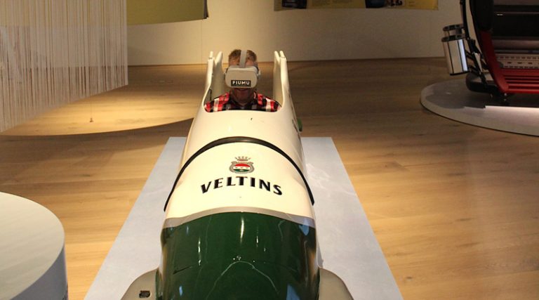 VELTINS Bob mit Virtual Reality-Brille