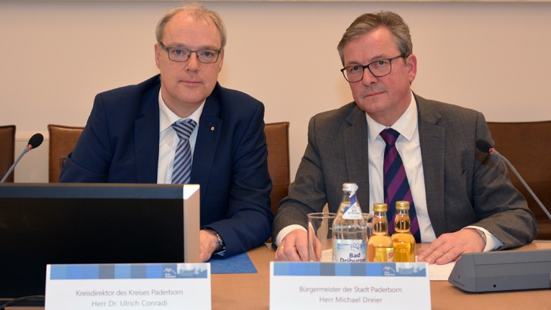 Kreisdirektor Ulrich Conradi und Bürgermeister Michael Dreier arbeiten Hand in Hand