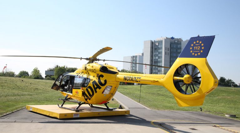 „Christoph 112“ am Standort in Ludwigshafen: der erste ADAC Rettungshubschrauber, der in der Corona-Krise bundesweit angefordert werden kann.