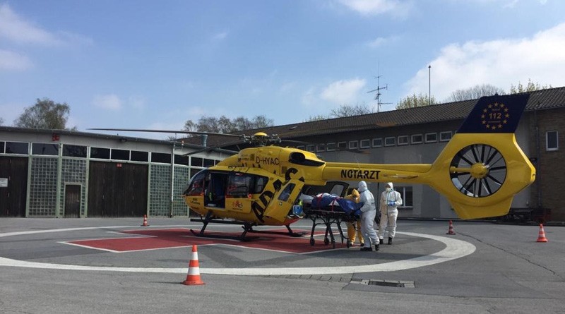 Corona-Spezialeinsatz unter Vollschutz: „Christoph 112“ bei seinem ersten Verlegungstransport eines COVID-19-Patienten von Koblenz nach Solingen.