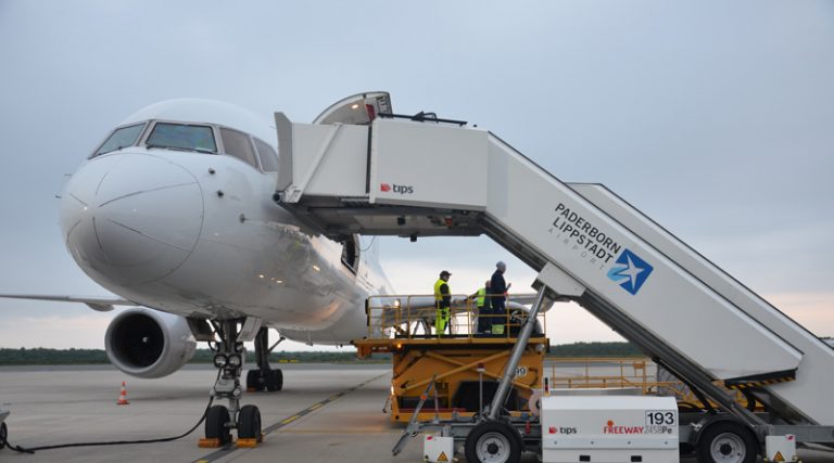 Frachtflug mit fünf Millionen Schutzmasken am Paderborn-Lippstadt Airport eingetroffen