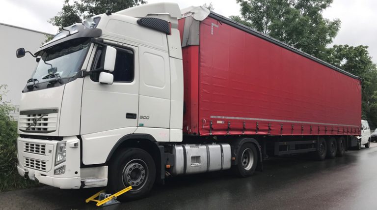 Parkkralle an Lkw