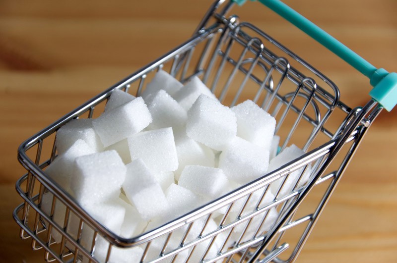 AOK empfiehlt, beim Einkauf unbedingt auf den Zuckergehalt von Lebensmitteln zu achten