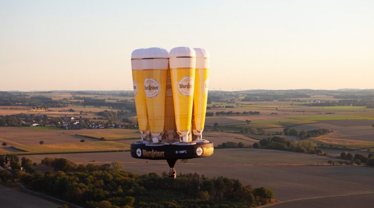 Cheers: 6 Gigantische Biertulpen am Himmel