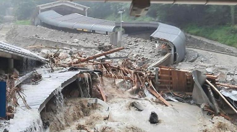 Bild der zerstörte-Eisarena-Königssee