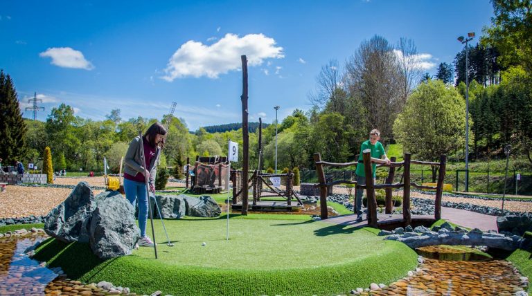 Eröffnung der Adventure Golf-Anlage in Hildfeld