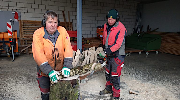 Holzrohlinge schneiden