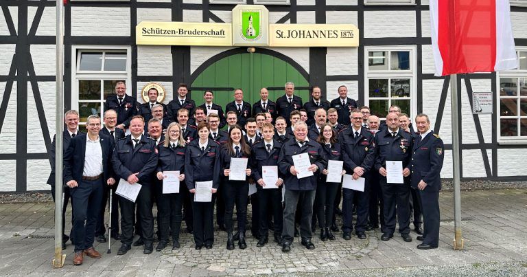 Siedlinghausen 112 jaehriges Jubilaeum Stadtfeuerwehr Winterberg Totallokal