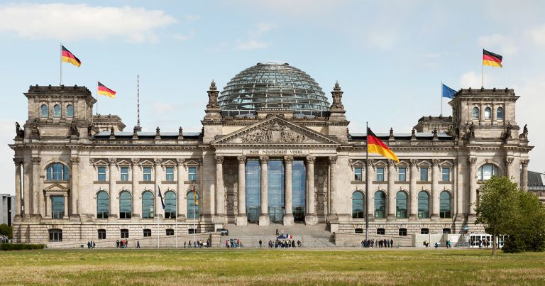 Platz zwischen Bundeskanzleramt und Deutschem Bundestag