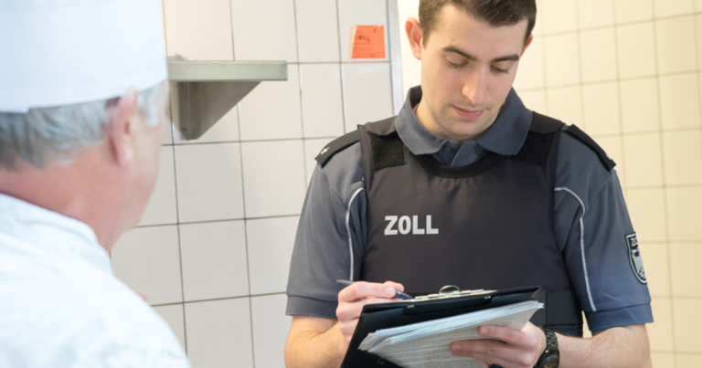 Zoll überprüft Schwarzarbeit